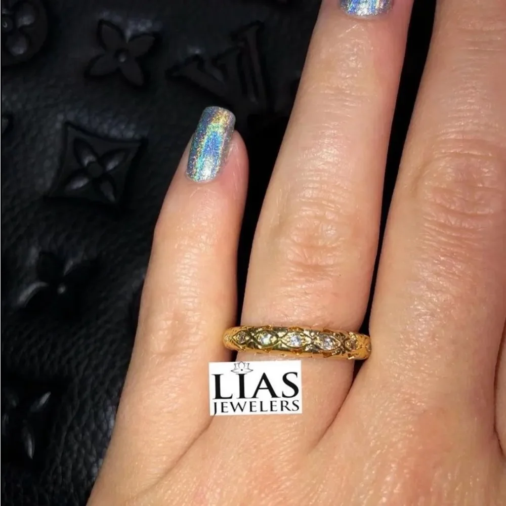 New 18k yellow gold wedding ring